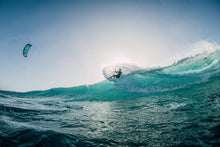 Load image into Gallery viewer, REO V6: Pure Wave Riding Ozone kites buy at Kingzspot Fast kites very depower super light allula best wave kite