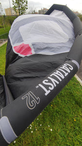  Used Catalyst V3 12 METERS Ozone kites custom color Black, is the kite for anyone getting into the sport or riders looking for a fun, confidence inspiring kite with ease of use at its heart. Super ligth perfect for light winds and hydrofoil, Friendly price.